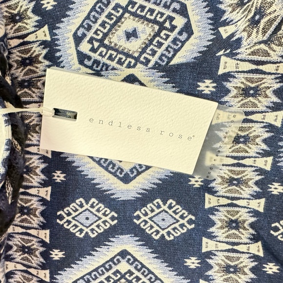 Endless rose, geometric pattern blue and white brocade shorts - Picture 3 of 5